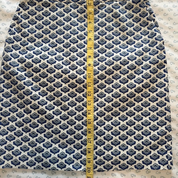 Boden Women’s Elegant Blue and White Floral Patterned Pencil Skirt - Picture 4 of 6